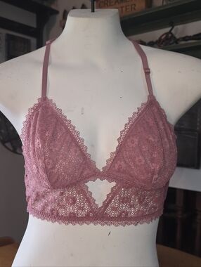 Victoria's Secret Lined Lace Bra / Bralette Size Medium